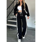 Set da Donna con Giacca Zip e Pantaloni Casual a Strisce
