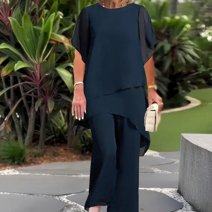 Completo composto da affascinante top irregolare e pantaloni a gamba larga