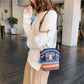 Borsa a tracolla bohemien con nappine ricamate