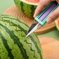 🍉 Set 3 in 1 Scavino per Melone, Intagliatore & Affettatore – Acciaio Inox, Impugnatura PP Antiscivolo, Impilabile, 6 Colori – Per Frutta, Dessert & Buffet 🍊🔪