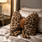 Cuscino a Fiocco in Morbido Peluche 🎀🛋️ | Un Tocco Animalier e Più Comfort per Divano o Letto | Effetto Coniglio, Leopardato o Marrone