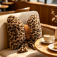 Cuscino a Fiocco in Morbido Peluche 🎀🛋️ | Un Tocco Animalier e Più Comfort per Divano o Letto | Effetto Coniglio, Leopardato o Marrone